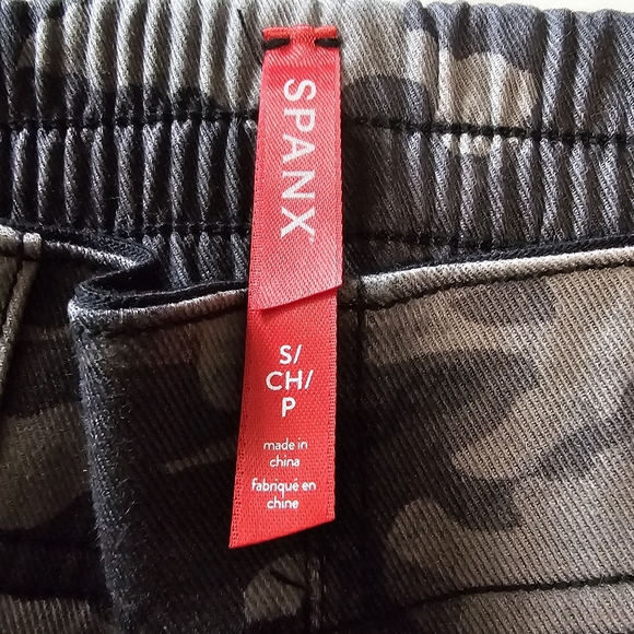 Spanx Stretch Twill Cargo Jogger - Picture 6 of 7